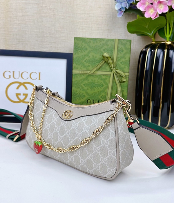 激安グッチバッグコピー背面デザイン